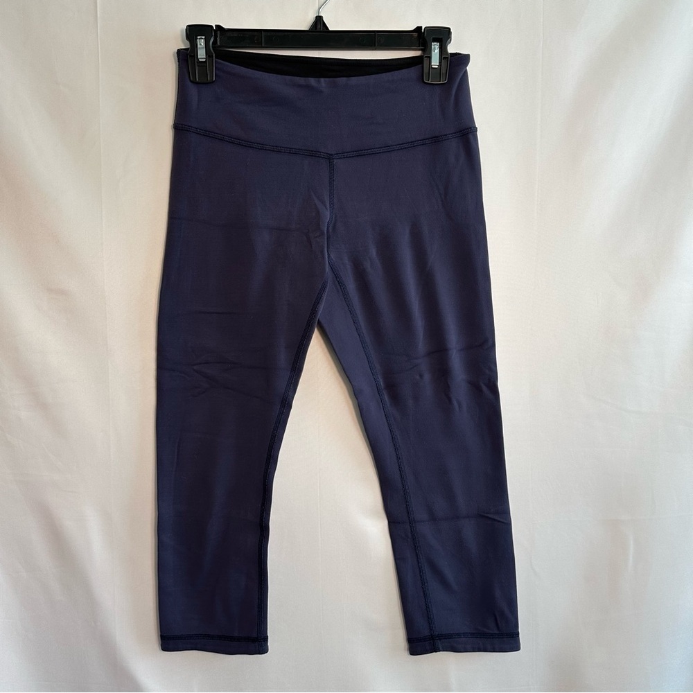 Lululemon Cropped Leggings Size 6 EUC Dark Navy/ Purple